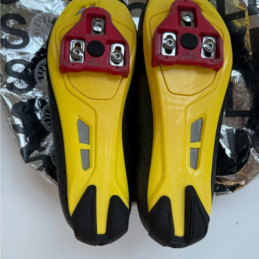 SoulCycle Black Shoes with Yellow Highlights - Picture 2 of 4